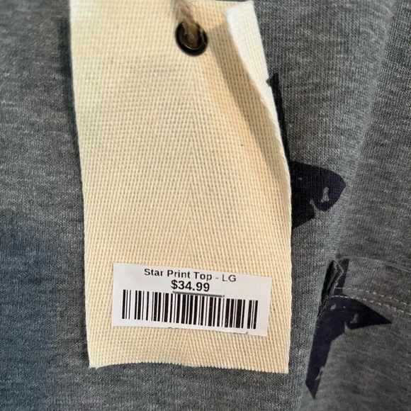 Easel star print top! - Picture 3 of 10